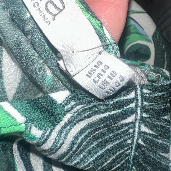 NWT floral jumpsuit - Picture 4 of 7